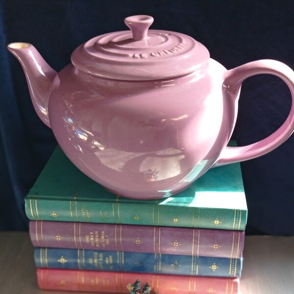 Purple Teapot by Le Creuset of France.  Kitchen Collectable. French Kitchen Chic. 2 pint capacity. French Kitchen