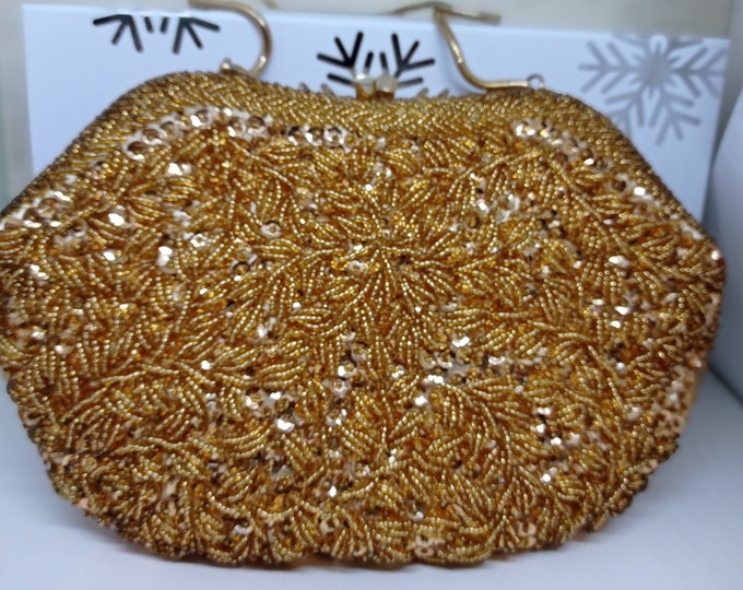 Opulenta borsa e borsetta della metà del secolo con perline dorate. Oro di lusso. Le Soir intorno agli anni '50. Vero set di borse vintage. Nella confezione regalo
