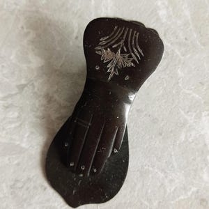 Clip lettre, véritable vintage dans un style victorien. Métal noir. Pour garder vos papiers bien rangés.