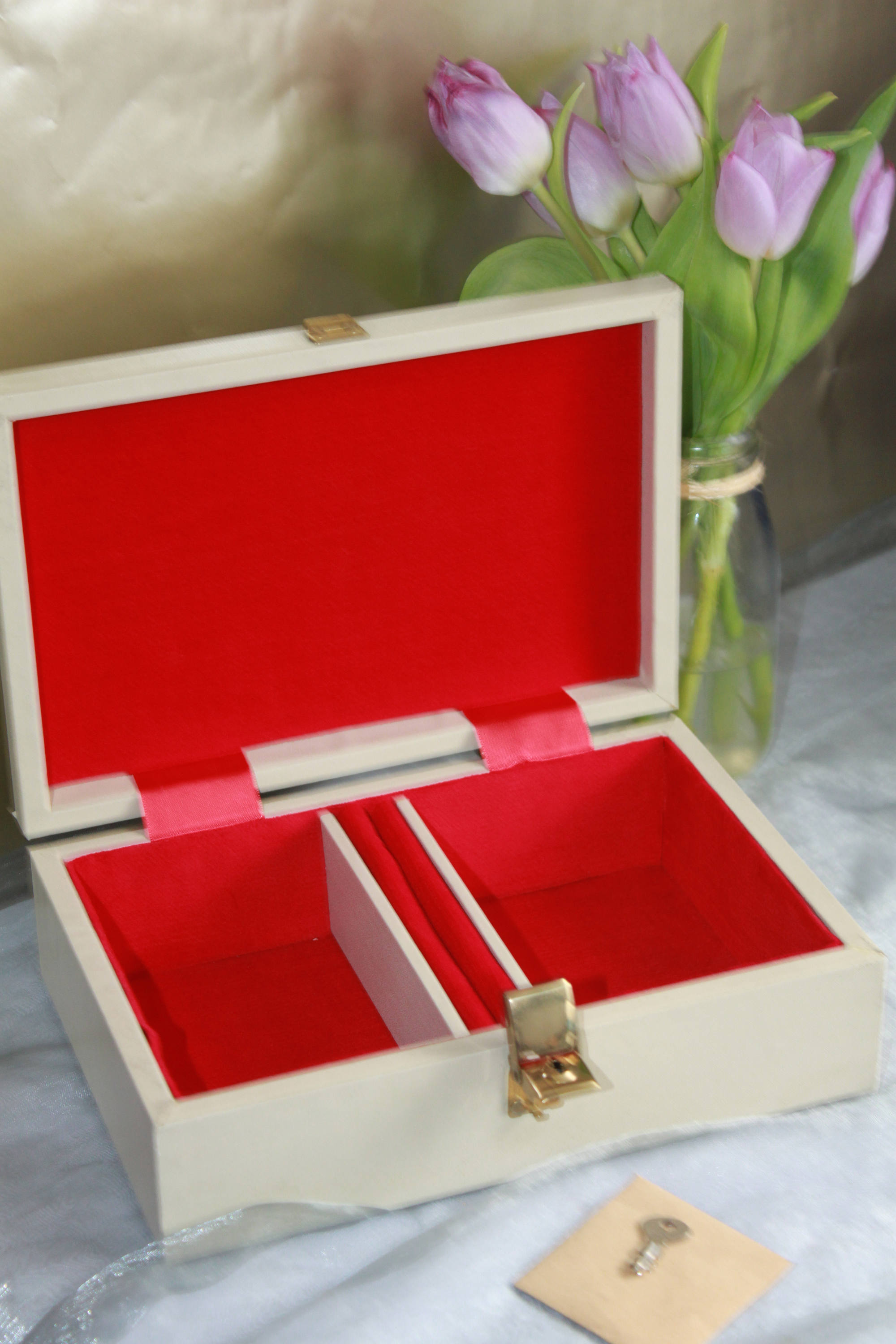 Cream & Gold Jewellery Box with Original Key. By Tallent of Etsy