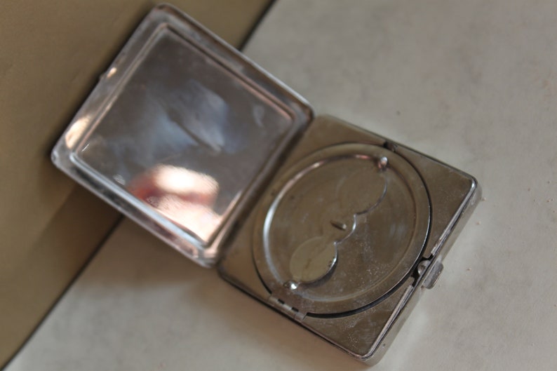 Early Powder Compact Lovely Collectors Piece Art Deco Era. Hastings Silver Non Spill Compact c1930/'s