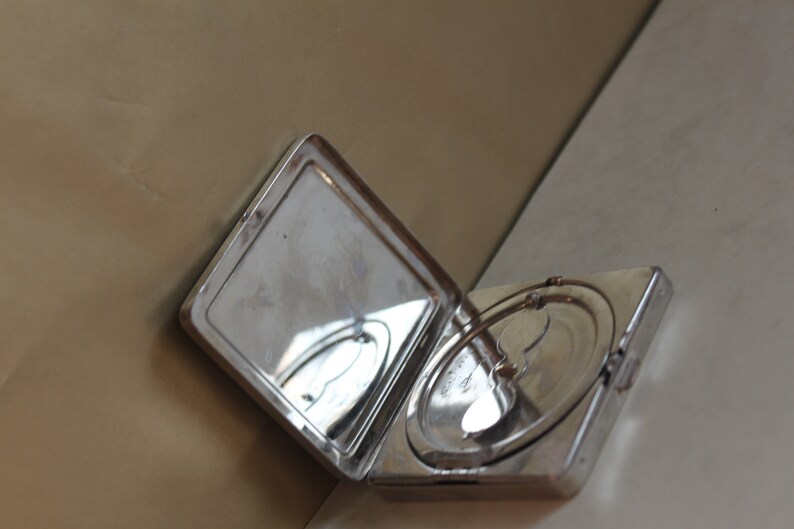 Early Powder Compact Lovely Collectors Piece Art Deco Era. Hastings Silver Non Spill Compact c1930/'s