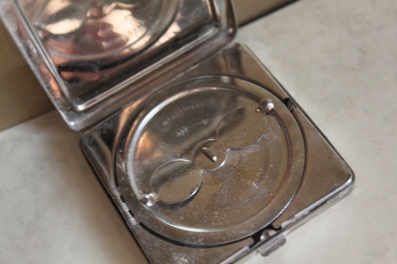 Early Powder Compact Lovely Collectors Piece Art Deco Era. Hastings Silver Non Spill Compact c1930/'s
