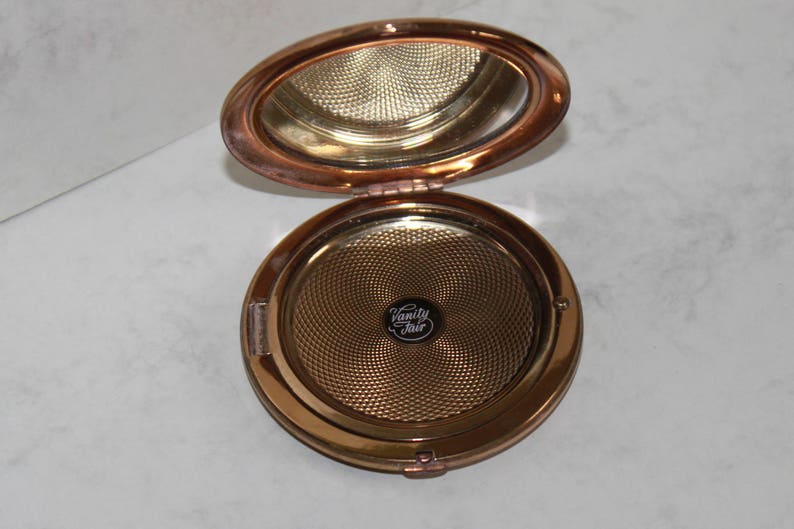 Lucky Gold Novelty Powder Compact Made In England by Vanity Fair c1950/'s .