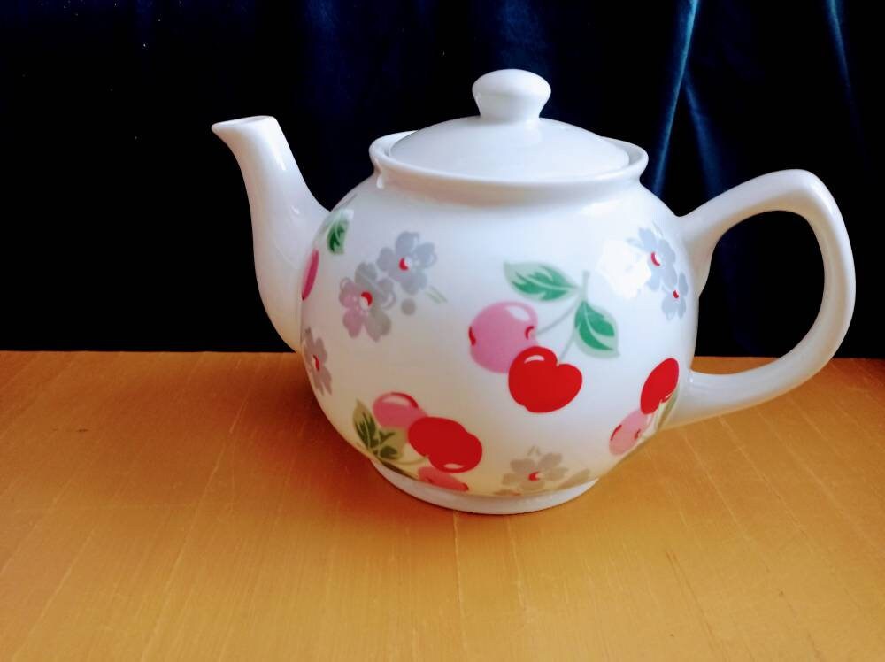 Very cute electric kettle not from Cath Kidston but similar in style.