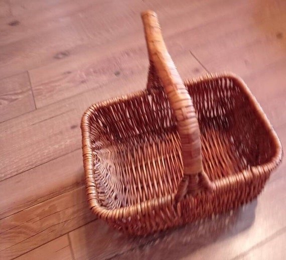 Wicker Basket with Single Handle. Vintage Shopping Ba… Gem