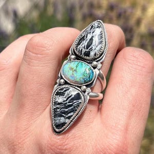 Weißer Büffel Türkis Monarch Opal Ring Sterling Silber: Größe 8 Southwest Vintage große irisierende schwarz weiße Aussage multi eklektisch