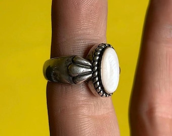 Mother of pearl mop Sterling Silver Ring: Vintage Southwest Band, Size 6.75 creamy white deep bright iridescent shell southwestern chunky