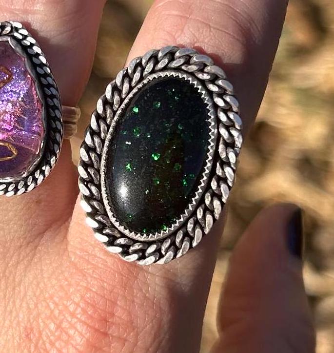 Green Goldstone Glitter Iridescent Black Large Chain Link Green Goldstone Glitter Iridescent Black Large Chain Link