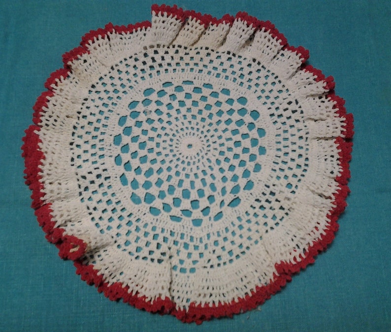 and Doily Vintage pot holders FREE Shipping! hot pads 2 pot holders and 1 doily Rooster