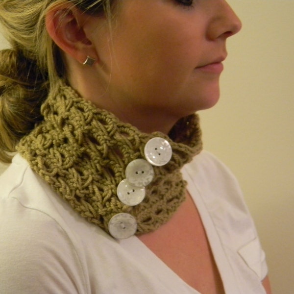 Crochet Neck-warmer with 4 buttons