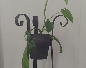 Perfectly Rusty Garden Plant Stand