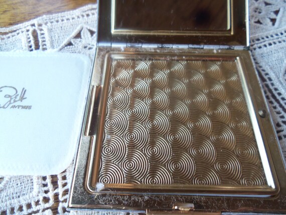 Gorgeous Vintage Silver and Gold Compact - image 3