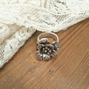 Fab Vintage Sterling Silver Artisan Flower Ring Sz 6 1/2--Adjustable