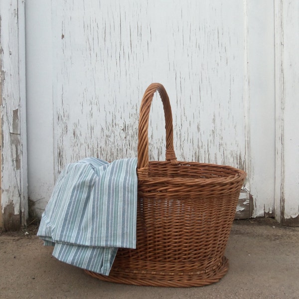 Large Vintage Wicker Farm Basket