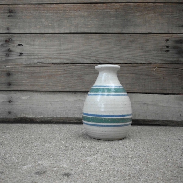 Kleine Steinzeug Vase - grün & blau gestreifte Vase
