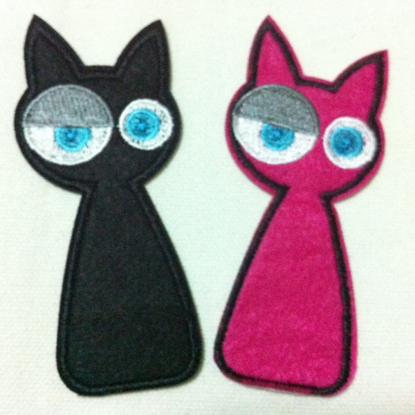 Lot Of 2 Pieces Mixed Color Cartoon Cat (4.5 x 10 cm) Embroidered Iron on Applique Patch (HR)