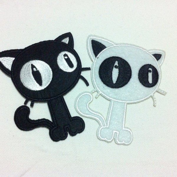 2 Pieces Cartoon Mixed Black and White Big Eye Cat (8 x 10cm) Embroidered Iron on Applique Patch (Al)