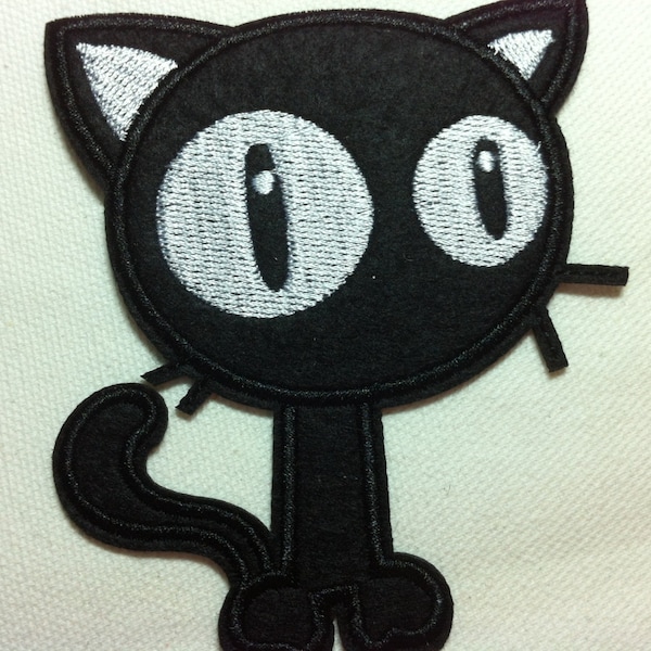 Cartoon Big Eye Cat (8 x 10cm) Embroidered Iron on Applique Patch (R)