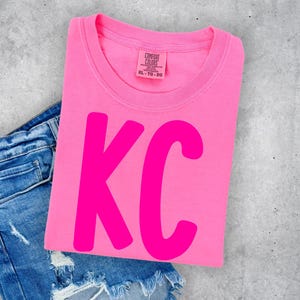 KC Kansas City | 4 Optionen | PNG | 300dpi | Digitales Design | DTF Siebdruck | Sofortdownload | Wohlfühlfarben Neon 1717
