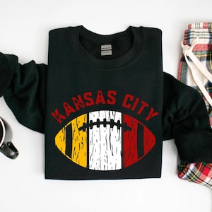 Kansas City Distressed Football PNG 300dpi Design Digital Sublimação DTF Serigrafia Download Instantâneo Futebol Kansas City