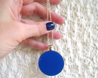 Lapis blue big round silver tone pendant necklace, made of resin. Monochrome & minimal, makes a statement with its beautiful blue color