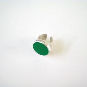 Emerald green big round ring, made of resin, with a hammered silver band. A bold statement ring, in a beautiful green color image 7