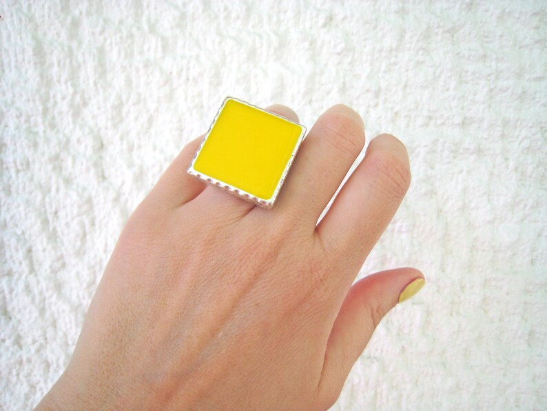 Gelber großer quadratischer Ring aus Harz mit einem | Etsy