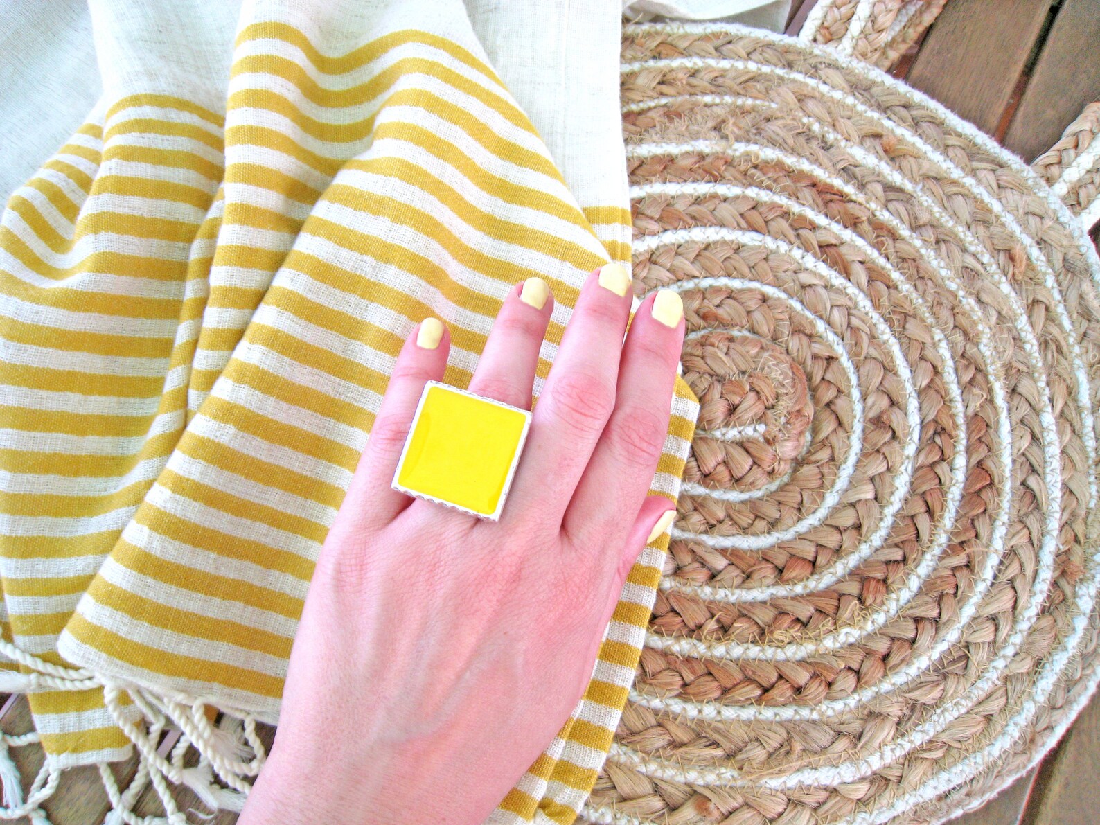 Gelber großer quadratischer Ring aus Harz mit einem | Etsy