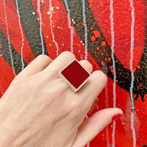 Burgundy red big square ring, made of resin, with an engraved band. A beautiful ring in the color of dark red wine