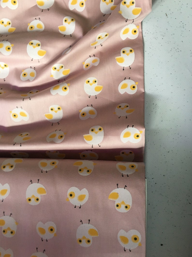 Poplin print fabric in Pink image 2