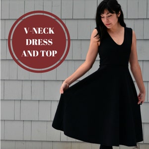 Pode incluir: Um vestido preto sem mangas com decote em V. O vestido tem um corpete justo e uma saia rodada. O vestido &eacute; fotografado em uma modelo em frente a um fundo de madeira cinza. O texto "V-NECK DRESS AND TOP" &eacute; exibido em um c&iacute;rculo vermelho.