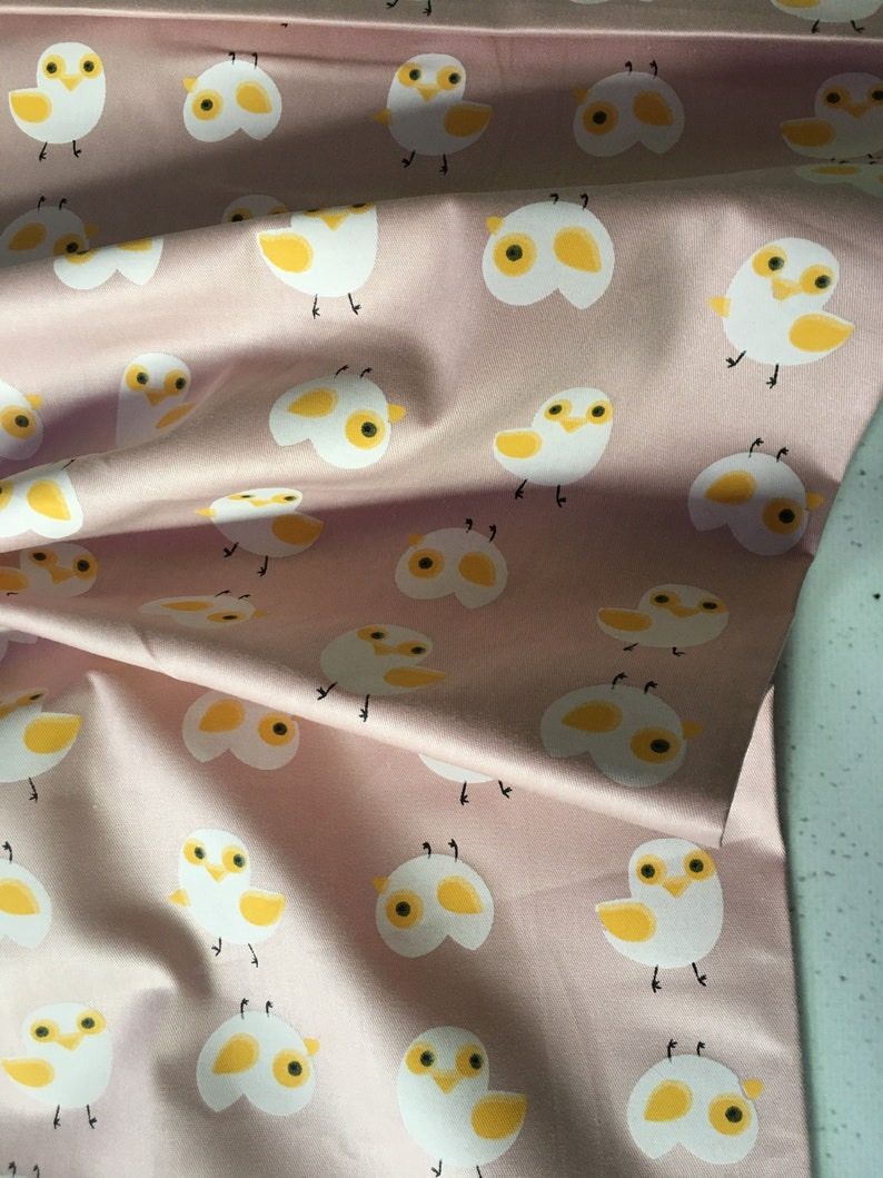 Poplin print fabric in Pink image 3