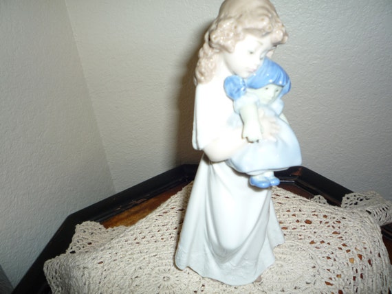 Lladro Nao Girl Figurine