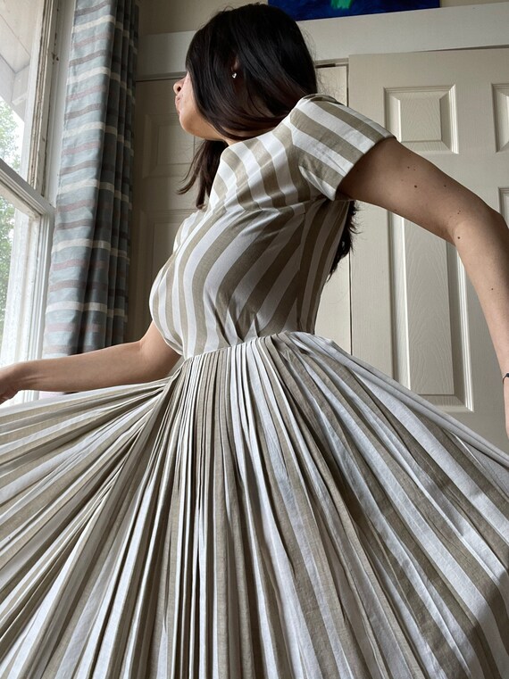 Stunning Vintage 50s Dress Taupe Striped Full Skir