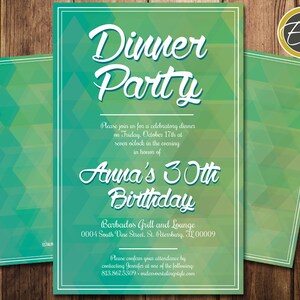 Triángulos fracturados: invitación geométrica para una cena en azul bahía. Imprimible para hacer tú mismo