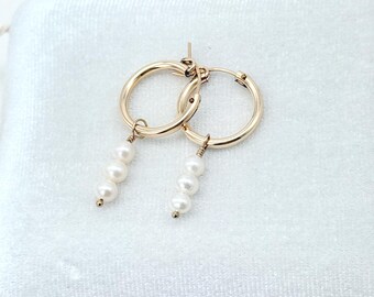 Gold Filled Creolen mit Süßwasserperlen · Abnehmbare Perlen Ohrringe · Moderne Pearl Hoops · Eleganter Perlenschmuck · Geschenk für Sie