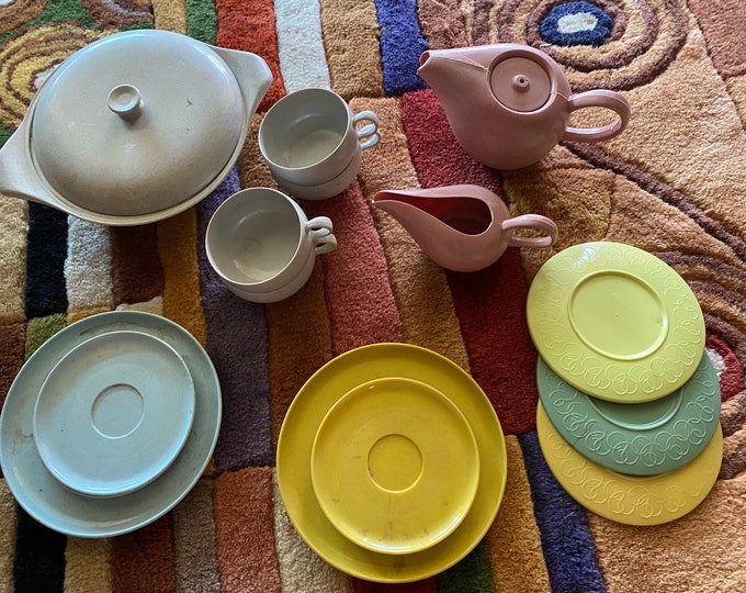 Mid century Russel Wright IDEAL Play Dishes - 18 pieces