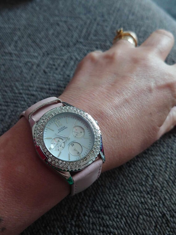 Reloj GUESS Waterpro para mujer con diamantes de imitacion G95355L y correa de piel rosa en excelente estado Etsy Espana