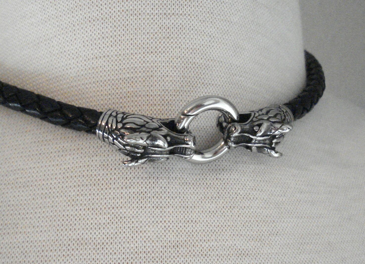 Collier ras de cou en cuir noir, cuir 6 mm avec fermoir dragon en acier inoxydable, disponible en cuir lisse ou tressé
