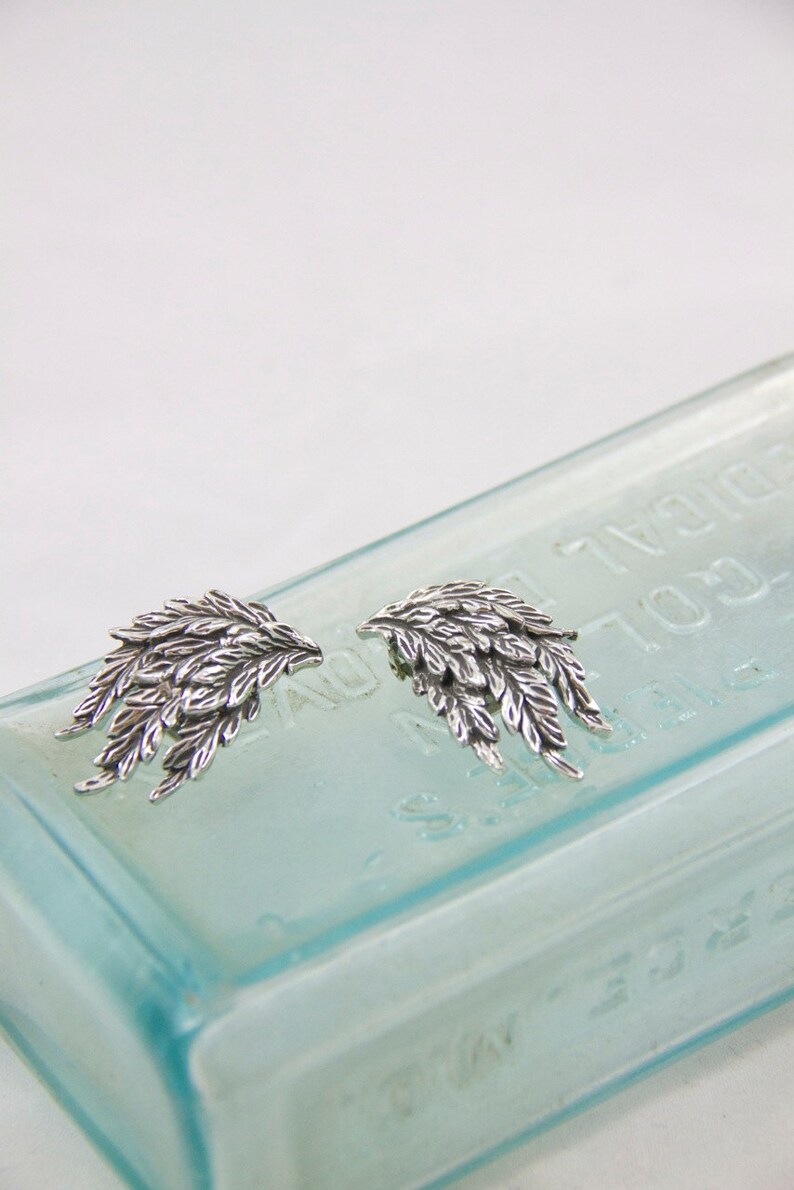Signed Avon Silver Leafed Clip-ons Avon Silver Leafed Clip On Earrings