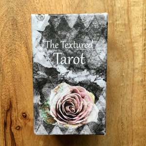 The Textured Tarot: tarotkaarten, tarotdeck, indiedeck met stijve doos