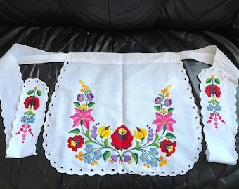 ハンガリー カロチャ刺繍 エプロン フォークダンス衣装 伝統工芸品 花柄 ハンガリー刺繍エプロン、カロチャ、ハンガリー民俗芸術、マチョー刺繍