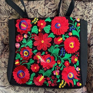 Women&#39;s bag with Hungarian embroidery. Beautiful machine embroidery.