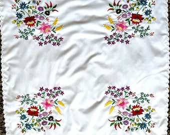 HUNGARIAN vintage handmade tablecloth with floral embroidery, made in Kalocsa.