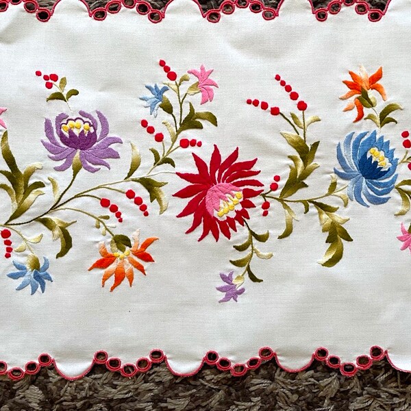 Hungarian Kalocsa’s embroidery Hand embroidered vintage tablecloth.