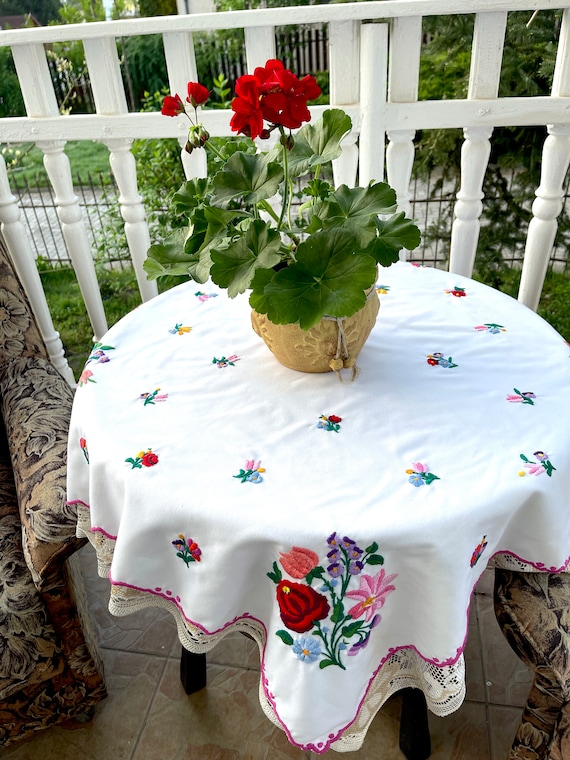 テーブル用品 Hungary embroidery antique tablecloth VINTAGE HUNGARIAN Hand Embroidered Tablecloth - Etsy