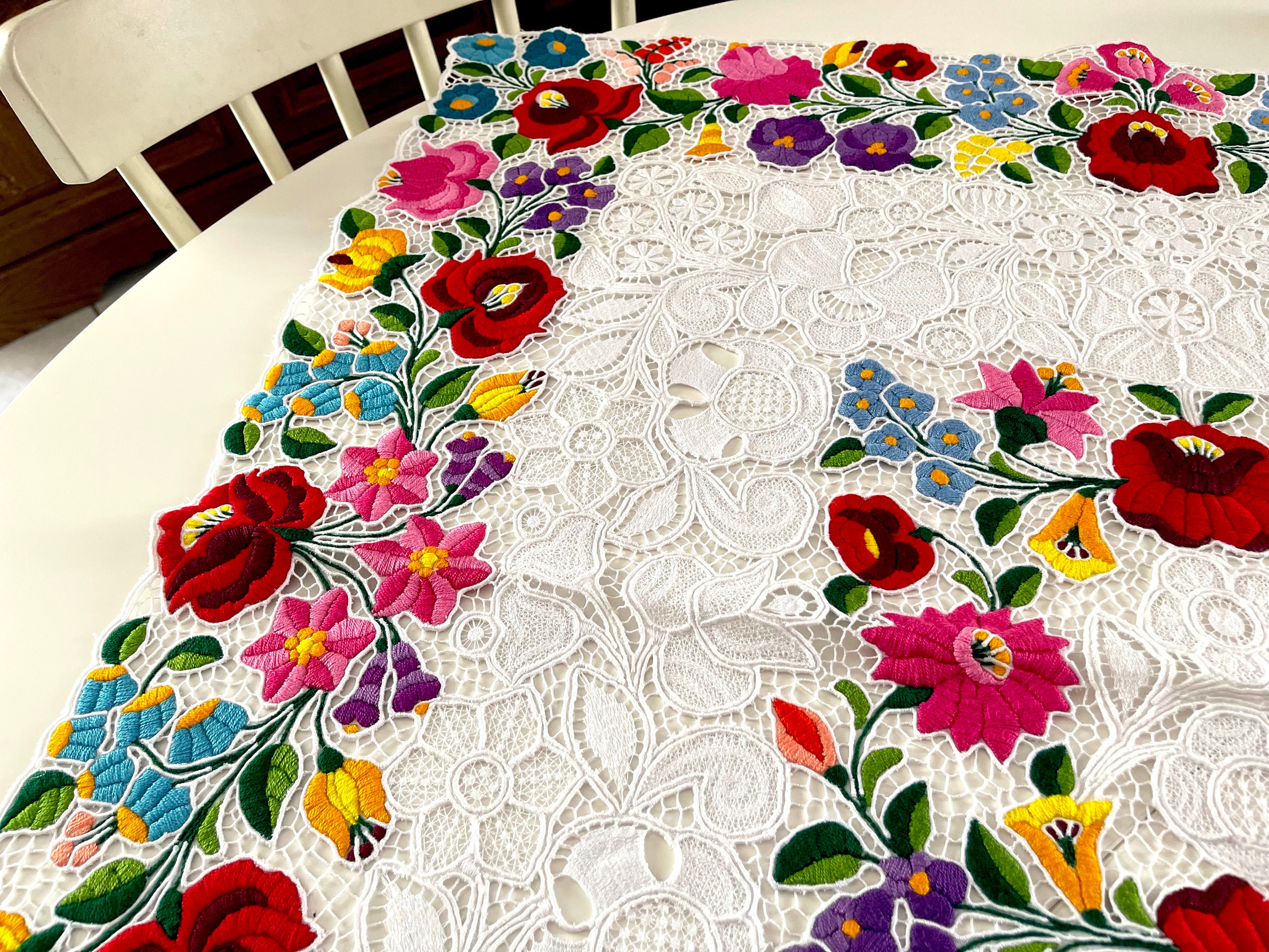 大型ヴィンテージハンガリー刺繍テーブルクロス｜手作りカロチャ花柄