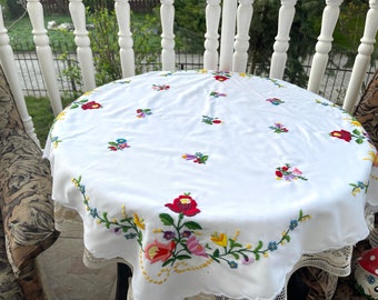 VINTAGE UNGARISCHE handgestickte Tischdecke