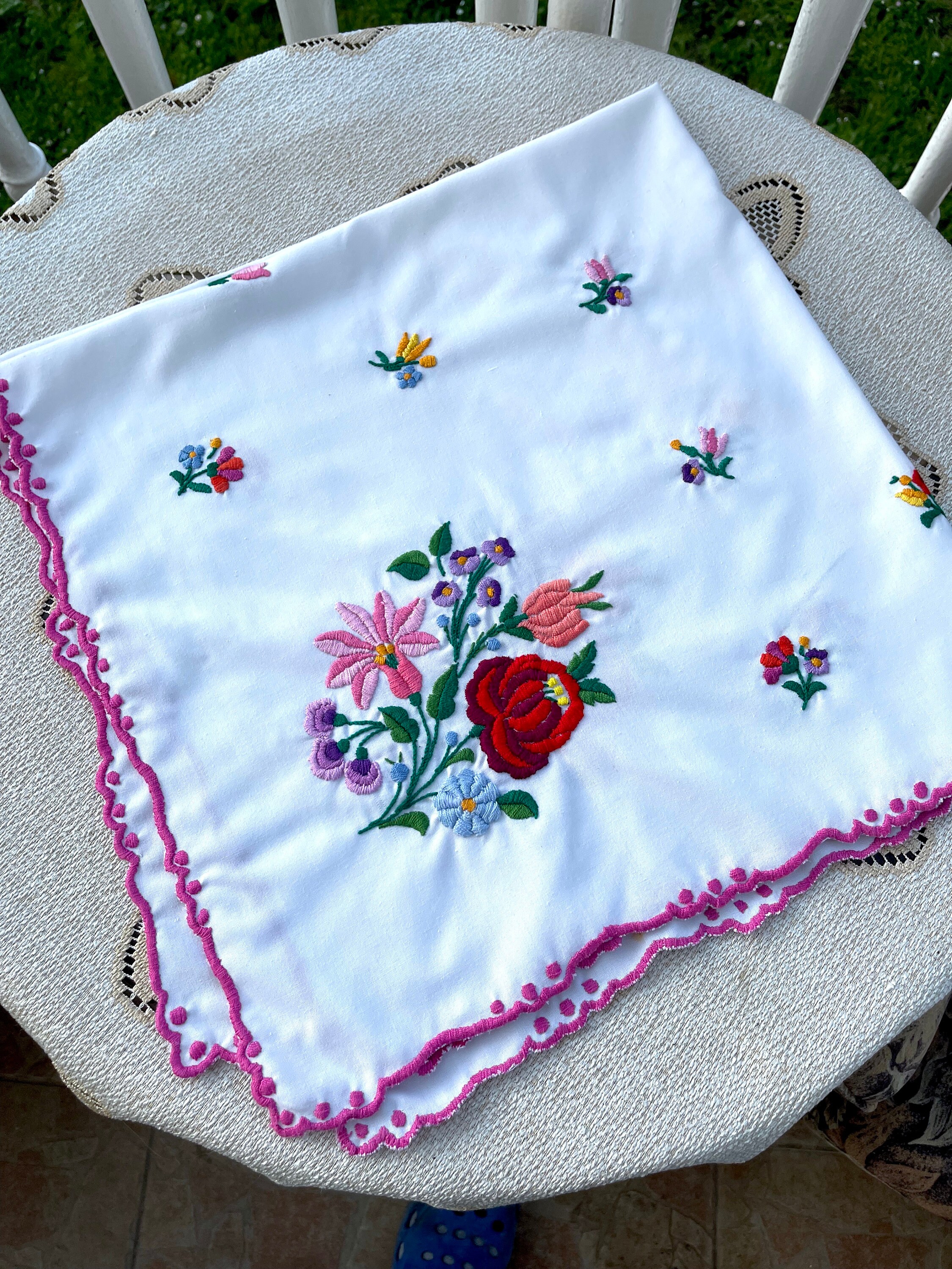 VINTAGE HUNGARIAN Hand Embroidered Tablecloth - Etsy